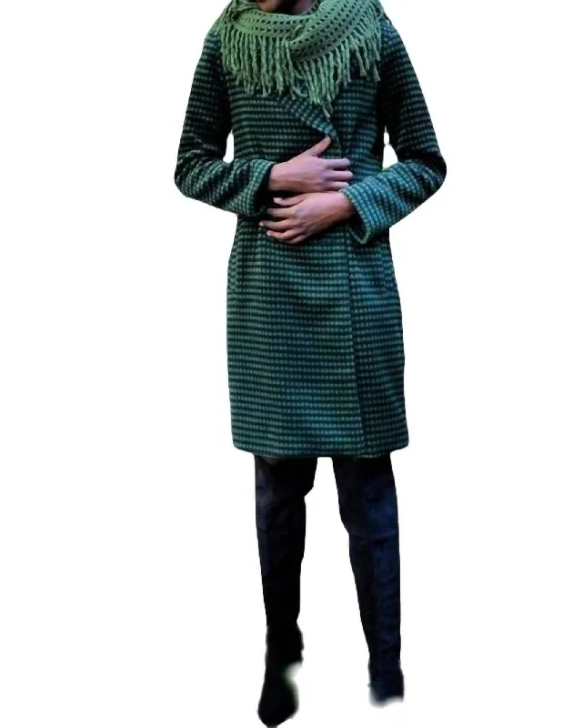 Exclusive Preview Chester Coat In Green Dot