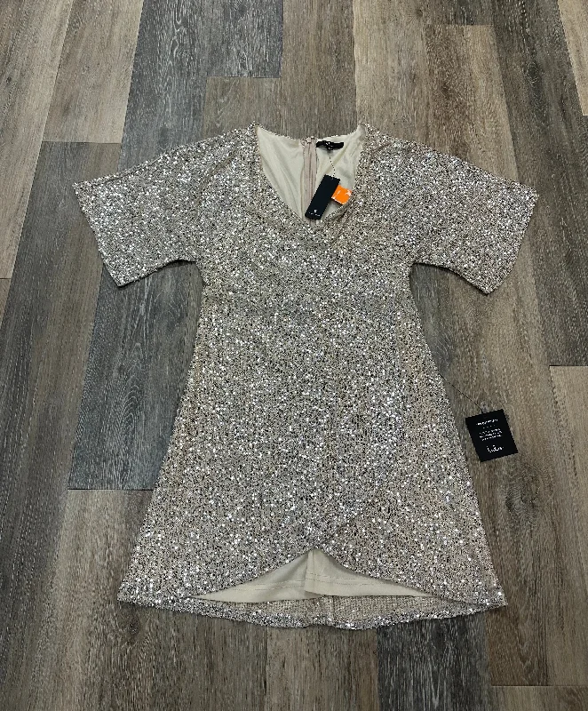 Holiday Sale floral dressDress Party Short By Lulus In Silver, Size: L