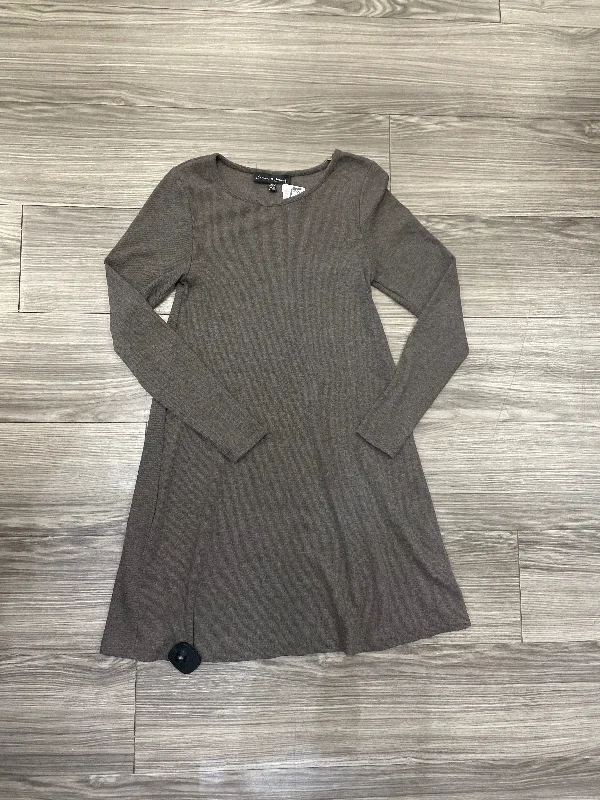 Can't Be Beat satin dressDress Casual Short By Clothes Mentor In Grey, Size: Xs