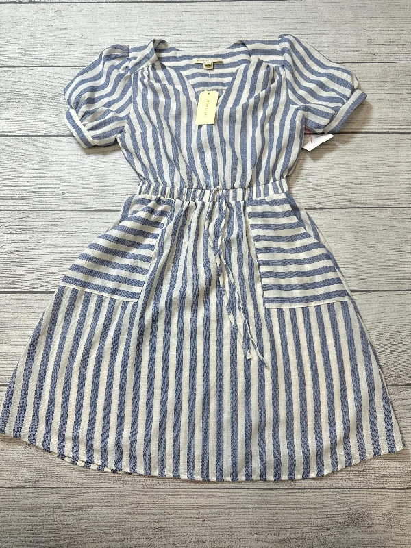 Holiday Sale cocktail party dressDress Casual Short By Monteau In Blue & White, Size: S