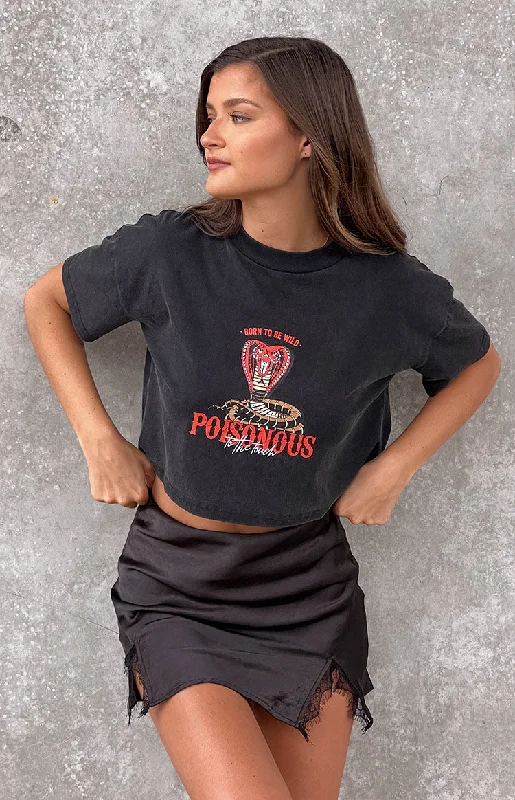 Don’t Miss Out long coatBorn Wild Black Tee