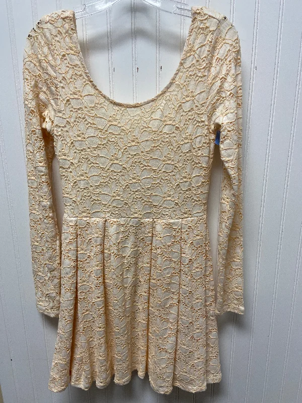 Steals and Deals puff sleeve dressDress Casual Short By Free People In Peach, Size: S
